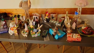 Ein reich gedeckter Geschenketisch (Bild: Katrin Specht )