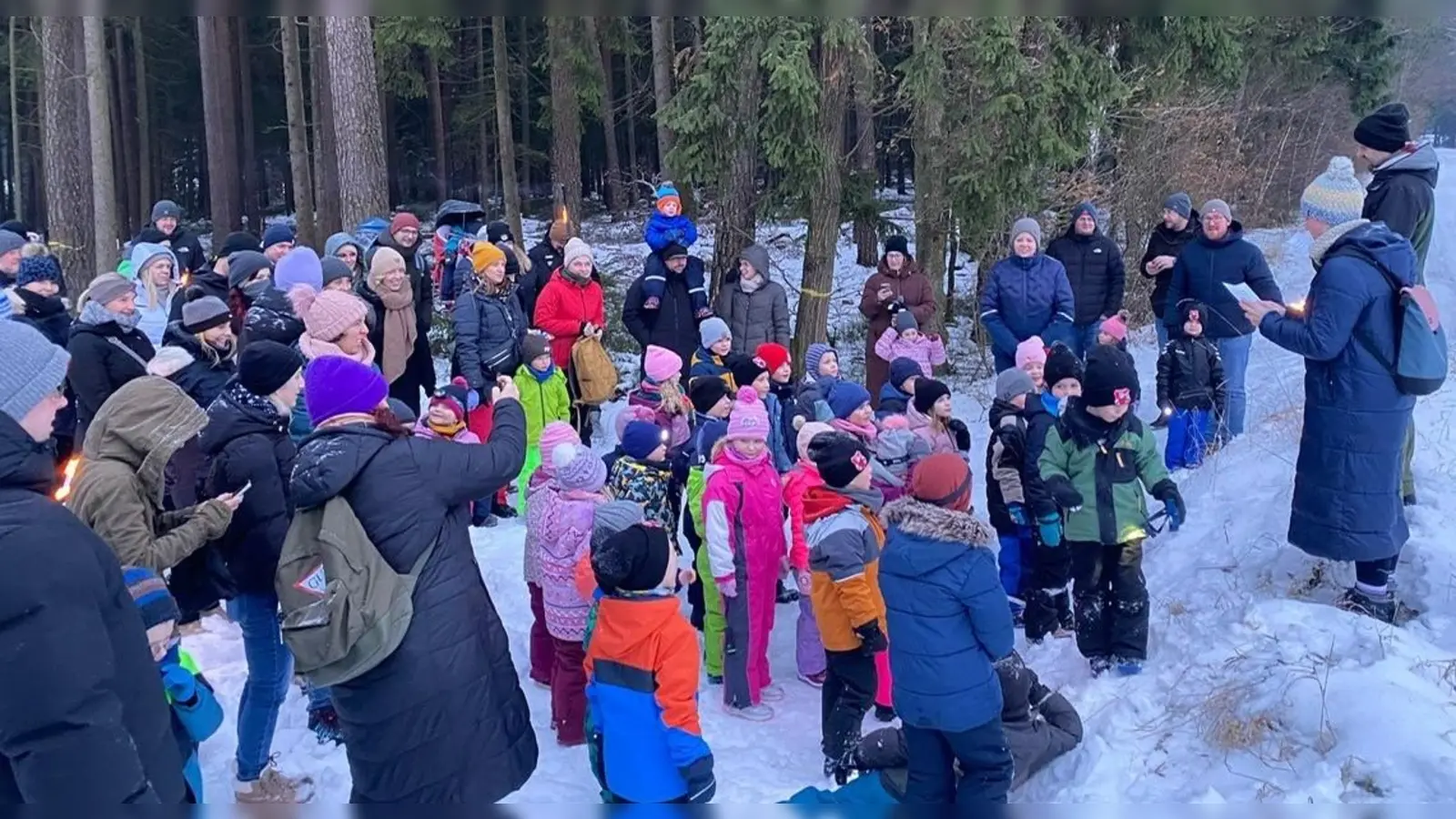 Bild: Mit einer imposanten Neujahrsfeier machte die Jugendabteilung der DJK Irchenrieth den Auftakt zu den Jubiläumsfeierlichkeiten zum 50-jährigen Bestehen des Vereins, über 300 Personen feierten mit. (Bild: Silke Stader)