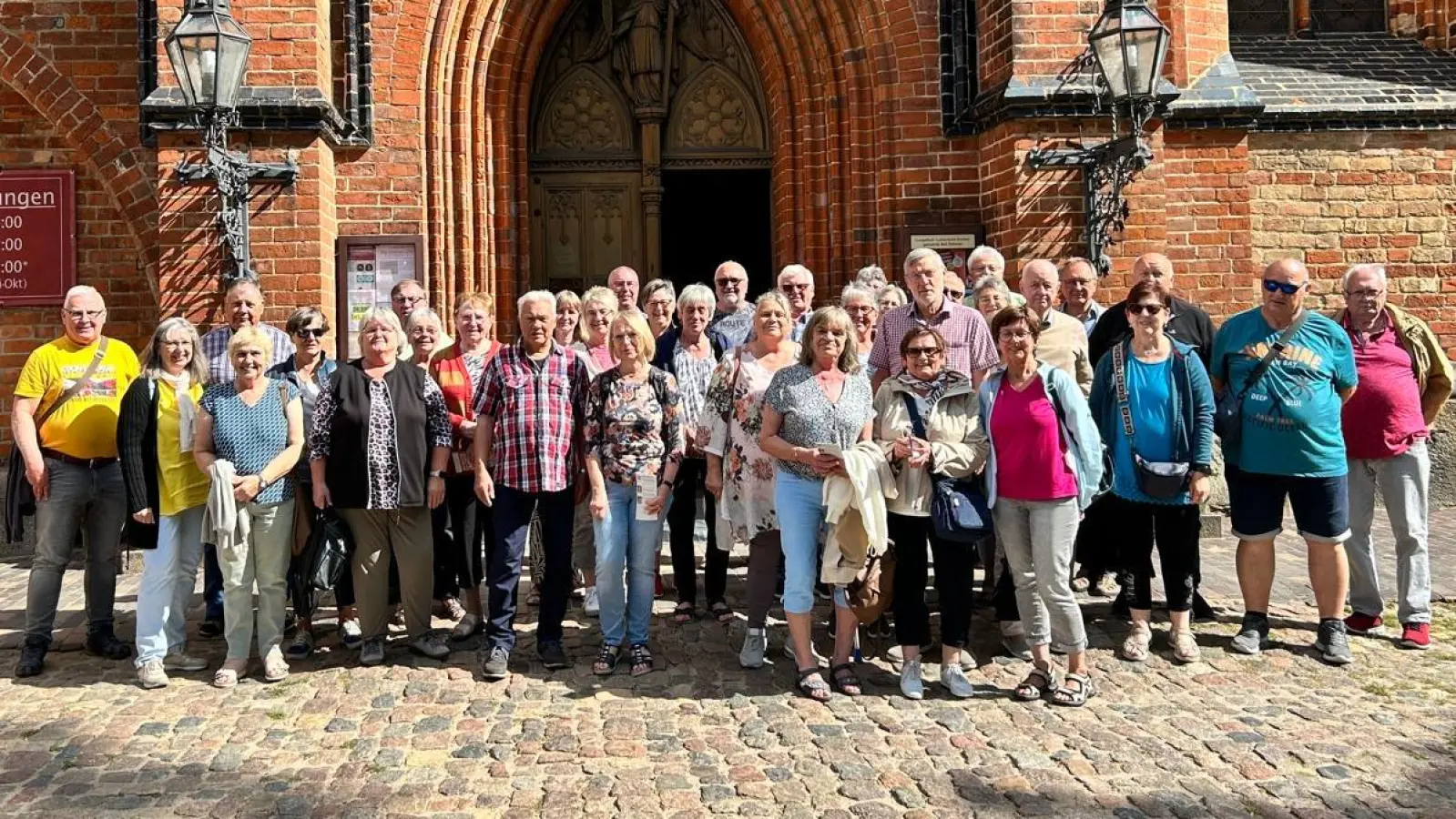 VdK Schwarzenfeld vor dem Bad Doberaner Münster (Bild: Cordula Strupf-Daub)