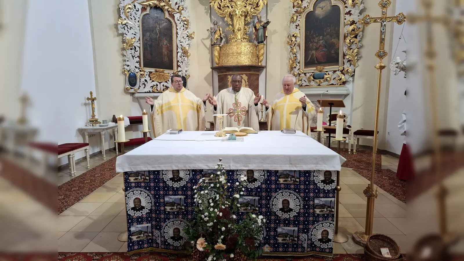 Bei den Besuchen von Bischof Beatus steht stets ein Gottesdienst mit Pfarrer Udo Klösel und Pfarrer i.R. Erwin Bauer im Mittelpunkt. (Bild: Karl Ziegler)