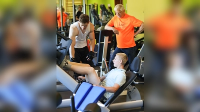 Die Betreuer der DJK stellten den Besuchern die neuen Geräte vor und gaben Tipps zur Nutzung. Ausprobieren war ausdrücklich erwünscht. (Bild: Michael Waldmann)