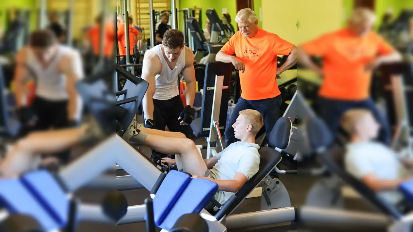 Die Betreuer der DJK stellten den Besuchern die neuen Geräte vor und gaben Tipps zur Nutzung. Ausprobieren war ausdrücklich erwünscht. (Bild: Michael Waldmann)