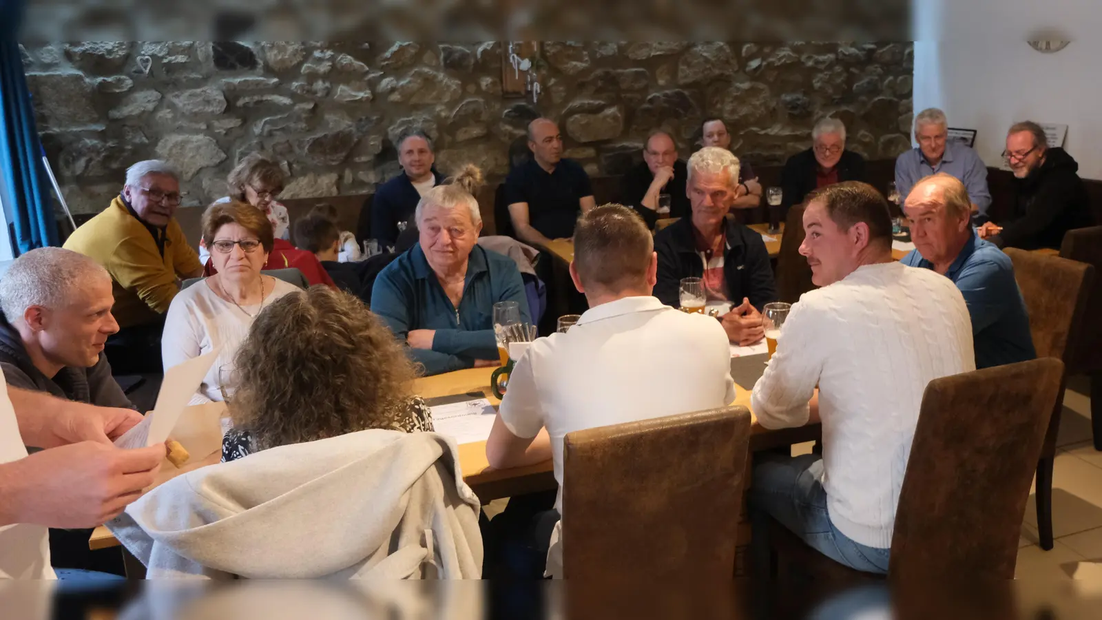 In freundschaftlicher und kameradschaftlicher Runde trafen sich die Fans des 1. FCN in der Jahreshauptversammlung am letzten Samstag. (Bild: Fred Lehner)