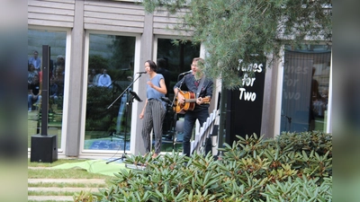 Das Duo „Tunes for two” mit Johanna Gerber und Andreas Demleitner präsentieren am 18.07.2026 in der „Alten Schießstätte” gefühlvolle Lieder in ihrem Programm „Songs und Vibes am Fluss”. (Bild: Archiv Hans Prem)