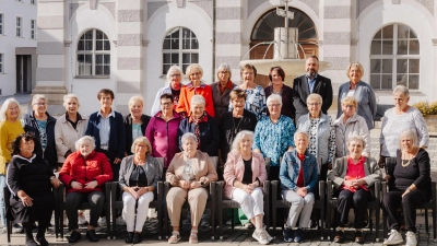 Schülertreffen der Volksschule Waldsassen des Mädchenjahrgangs 1950/51. (Bild: Brigitte Hötzel)