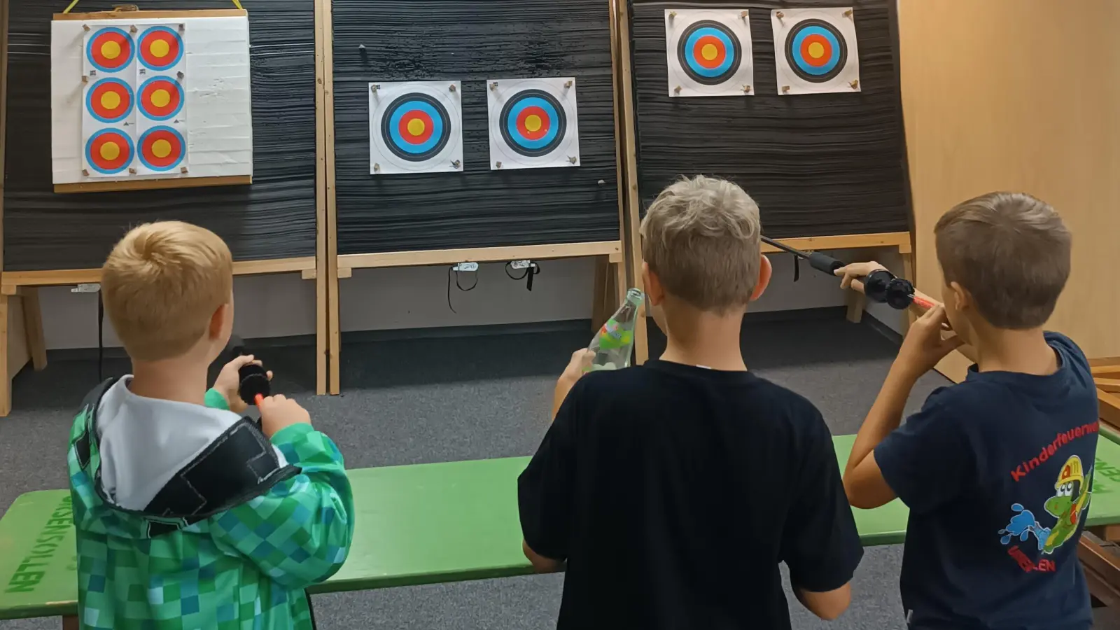 Beim Blasrohrschießen hatten die jungen Schützen jede Menge Spaß  (Bild: Thomas Schneider)