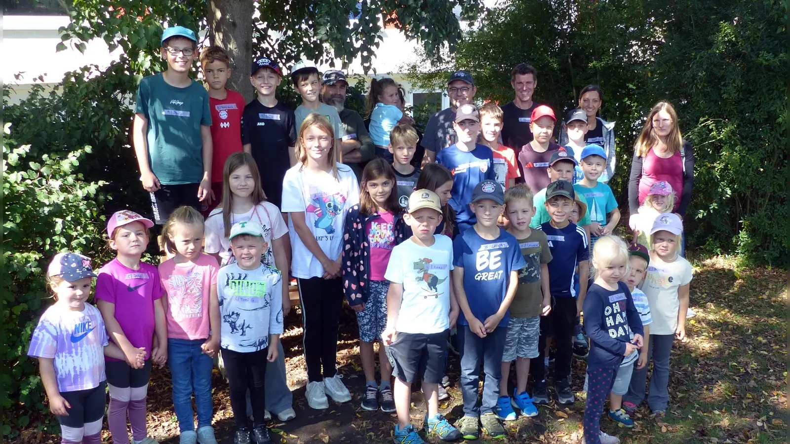 Ein sonniger Nachmittag war ideal für das Ferienprogramm der UWG Schlammersdorf. Begeisterte Kinder waren das Lob für die gelungene Veranstaltung (Bild: Gerhard Löckler)