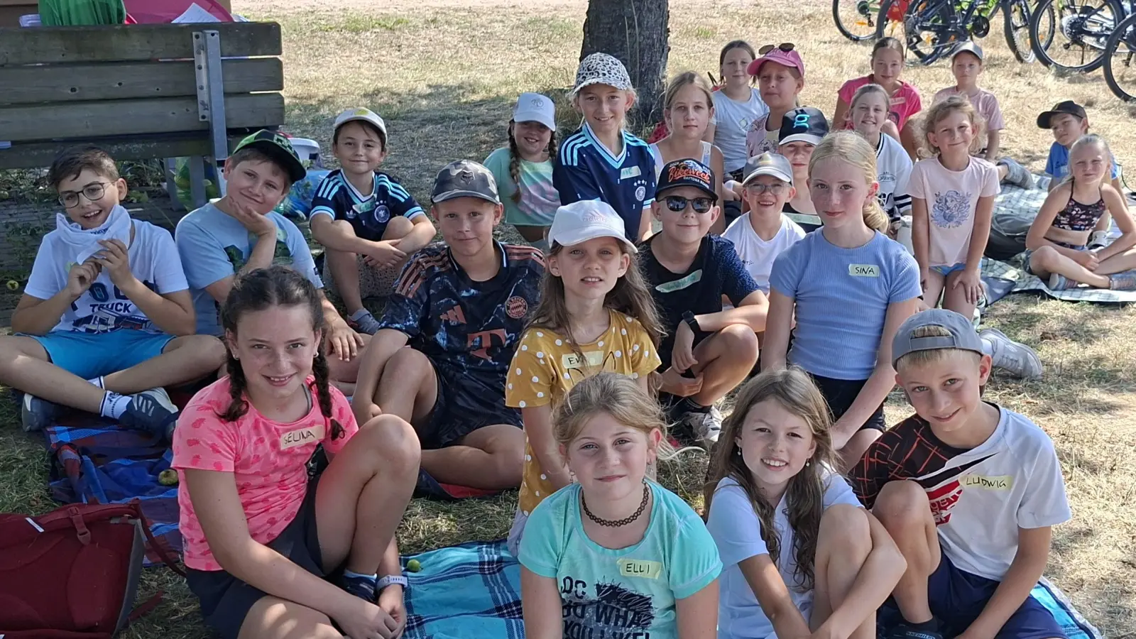 Spannung Spiel und Spaß beim Ferienprogramm des GOV Schmidgaden auf der Streuobstwiese. (Bild: Irmgard Rygol)