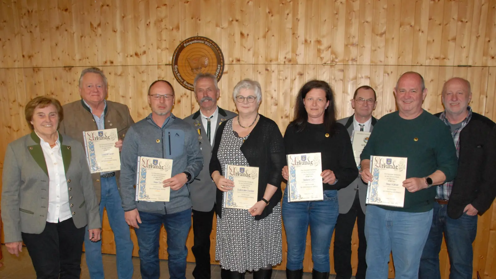 Die geehrten Mitglieder links OSB Vizepräsidentin Herta Zeiler. (Bild: Josef Popp)
