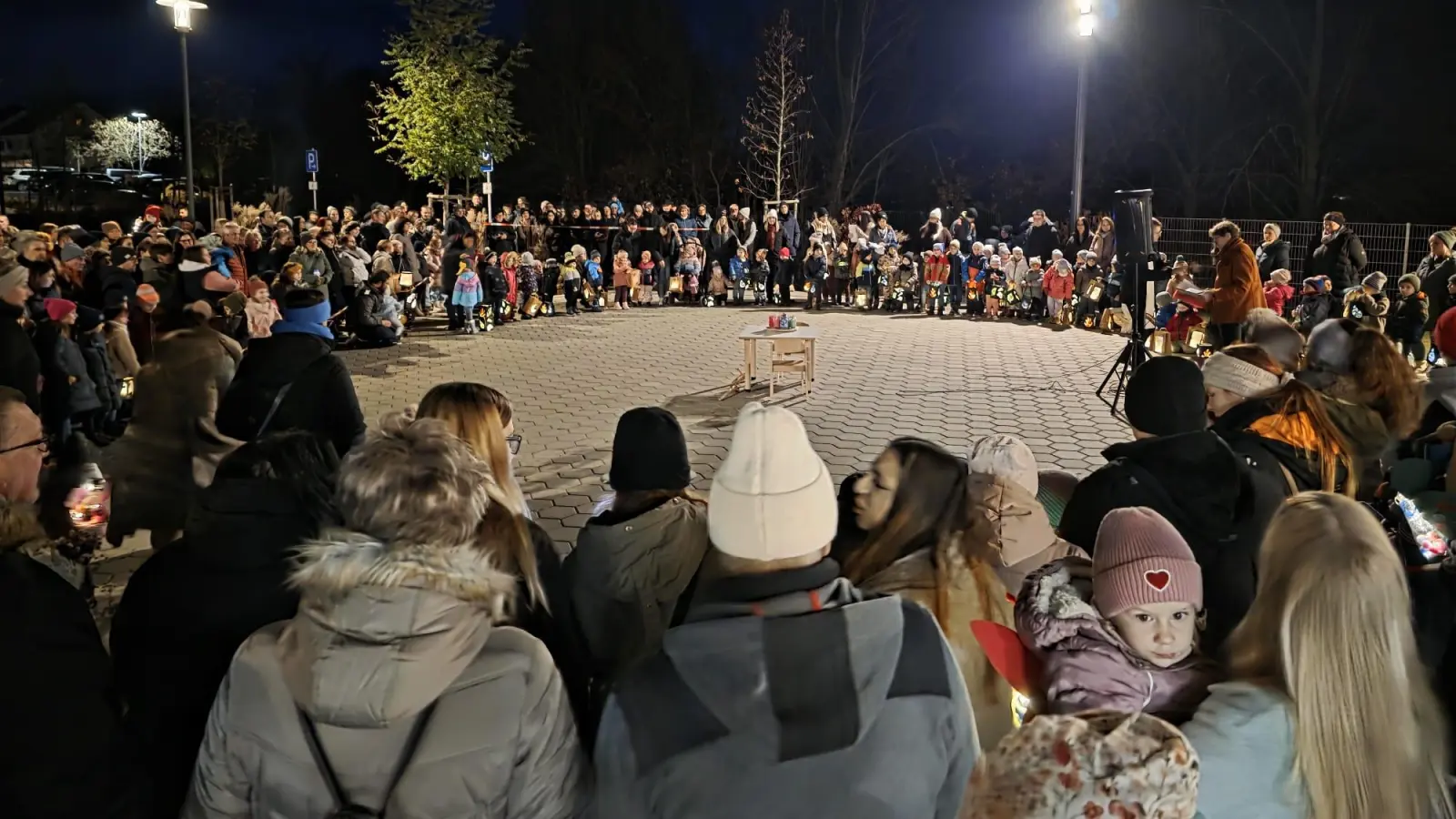 Gut besucht war die Martinsfeier des Kinderhaus Purzelbaum (Bild: Patrick Siller)