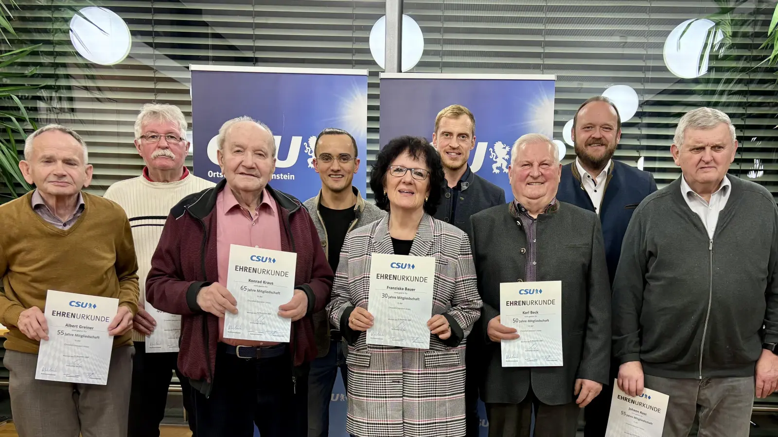 Das Bild zeigt die geehrten Mitglieder mit Landrat Andreas Meier, dem CSU-Ortsvorsitzenden Benedikt Grimm sowie zweitem Bürgermeister Andreas Müller. (Bild: Josef Wagner)