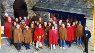 Gruppenbild vor der Führung ins ehemalige Alaunschieferbergwerk (Bild: Birgit Zant)