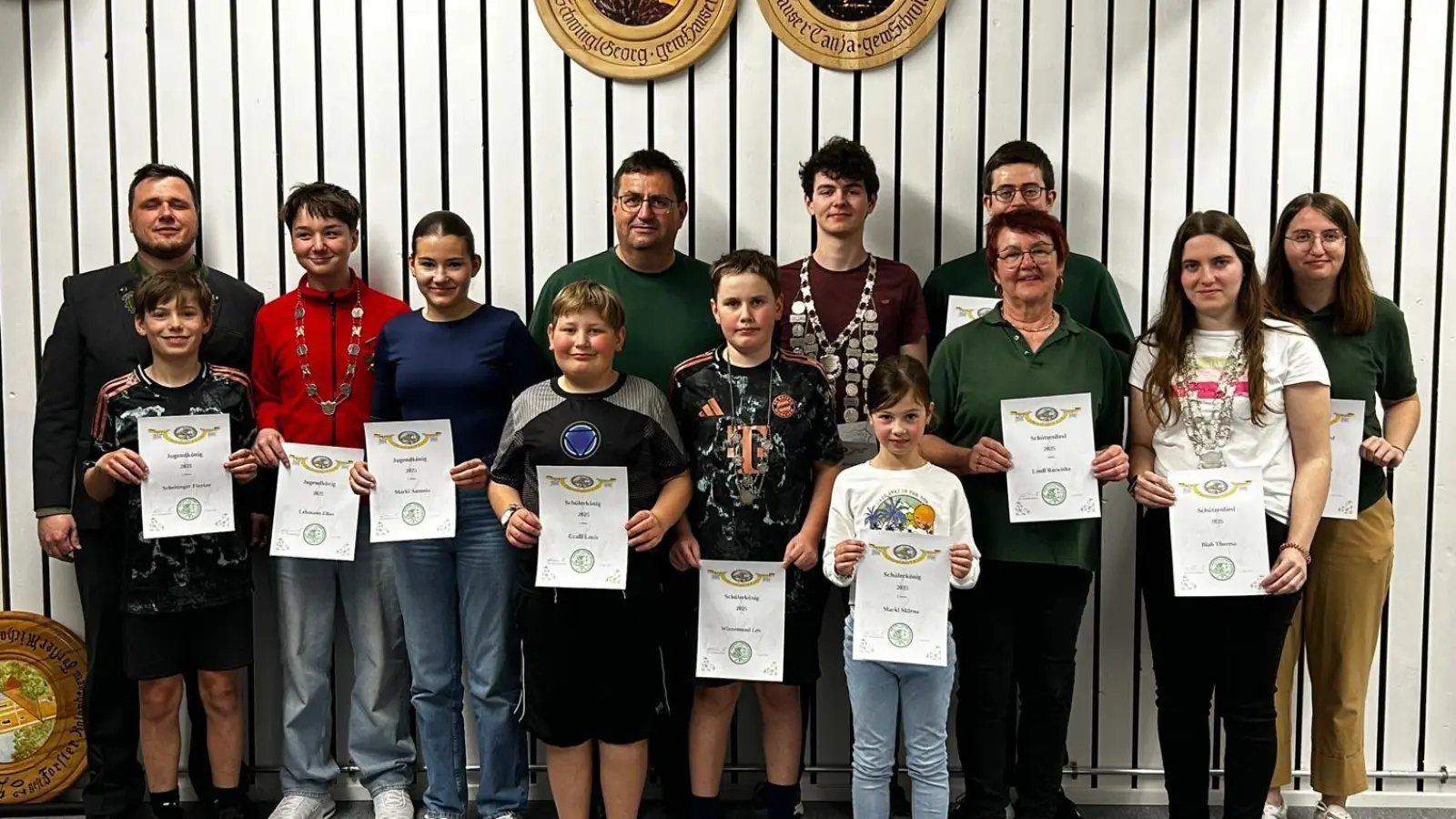 Schützenkönig, Liesl, Schüler- und Jugendkönig mit ihren Rittern. (Bild: Melanie Lehmann)