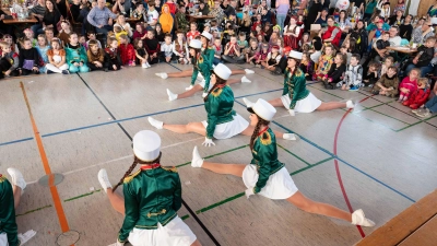 Marschtanz der Prinzengarde der AWO Tanzgruppe Grün-Weiß Oberviechtach e.V.  (Bild: Michael Welnhofer)