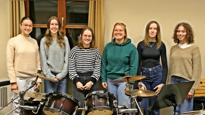Das Führungsteam der Vereins-Bläserjugend von links: Letica Daubenspeck (stellv. Jugendleiterin), Hannah Troidl (stellv. Geschäftsführerin), Pia Fuchs (stellv. Schriftführerin), Theresa Werner (Geschäftsführerin), Lena Troidl (Schriftführerin) und Vereinsjugendleiterin Miriam Baierl. (Bild: Sepp Ferstl)