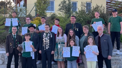 Gaukönig, Gauliesl, Bestplatzierte der Gaumeisterschaft vom Freischütz Dieterskirchen mit OSB-Präsident Franz Brunner, Gauschützenmeist Norbert Nietfeld und Bürgermeisterin Anita Forster. (Bild: Caroline Prechtl)