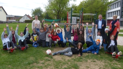 Die Teunzer Grundschüler freuten sich über die Spenden.  (Bild: Brigitte Zimmet)