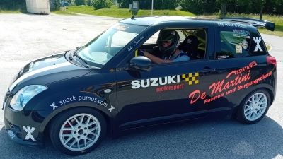 Der privat eingesetzte Suzuki Swift von Luis und Laura Sollfrank .Beide können in dieser Saison schon wieder beachtliche Ergebnisse vorweisen. (Bild: Karl-Heinz Dietrich)