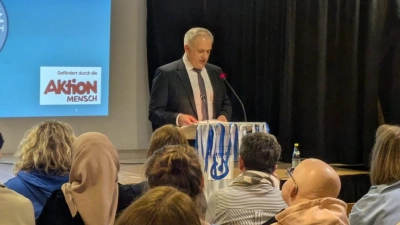 Grußwort vom Vorstand Landrat Roland Grillmeier. (Bild: Sabine Scheidler)