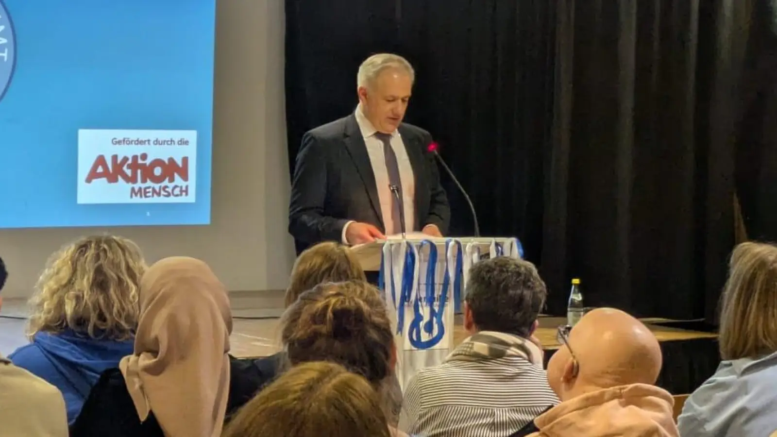 Grußwort vom Vorstand Landrat Roland Grillmeier. (Bild: Sabine Scheidler)