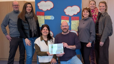 Schulleiter Kilian Graber und die Steuergruppe der Realschule freuen sich über die Auszeichnung (Bild: Valentina Schmid)