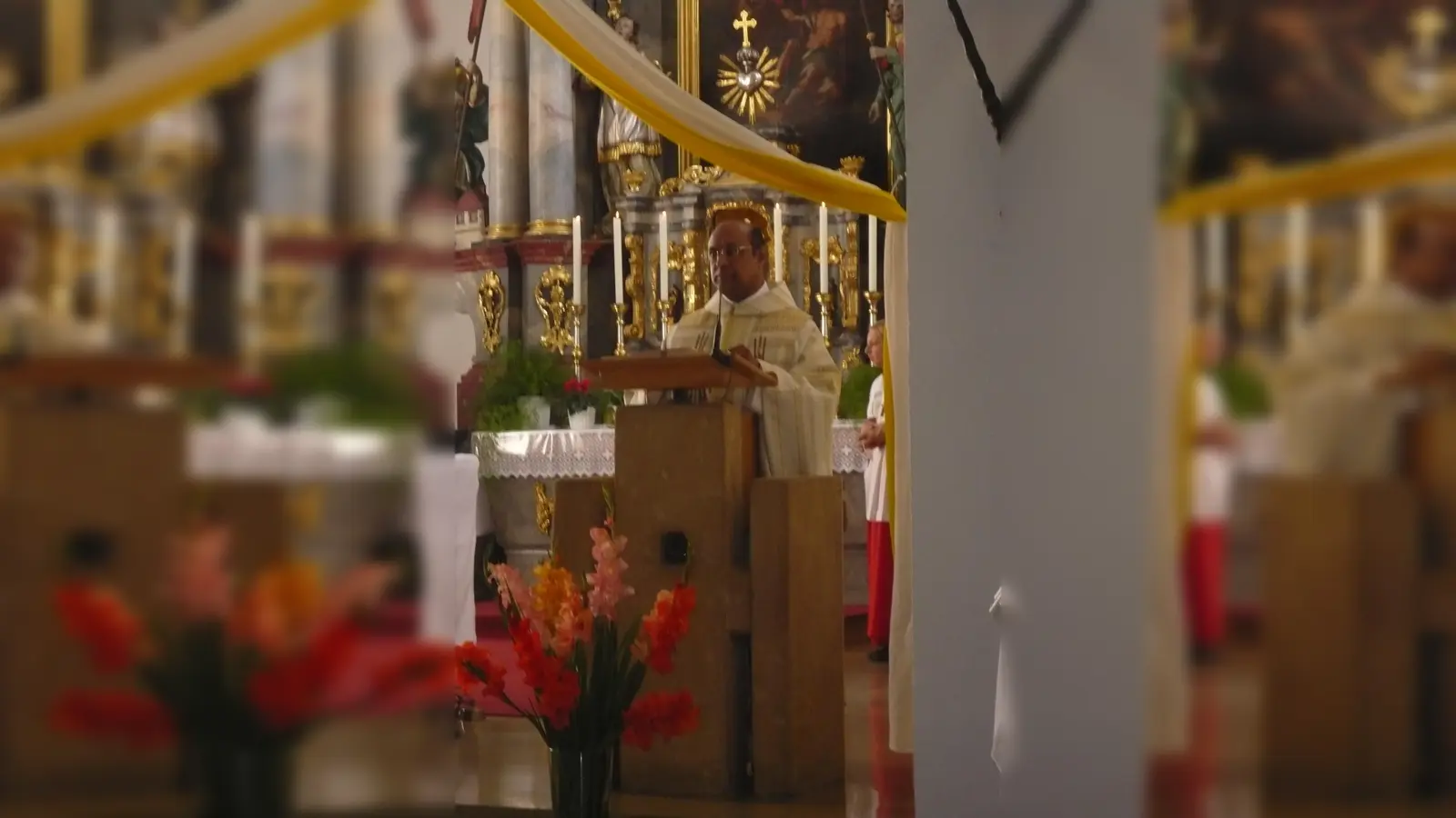 Pfarrer Devadass bei seinem Abschiedsgottesdienst im August 2015 (Archivbild: Siegfried Bock)