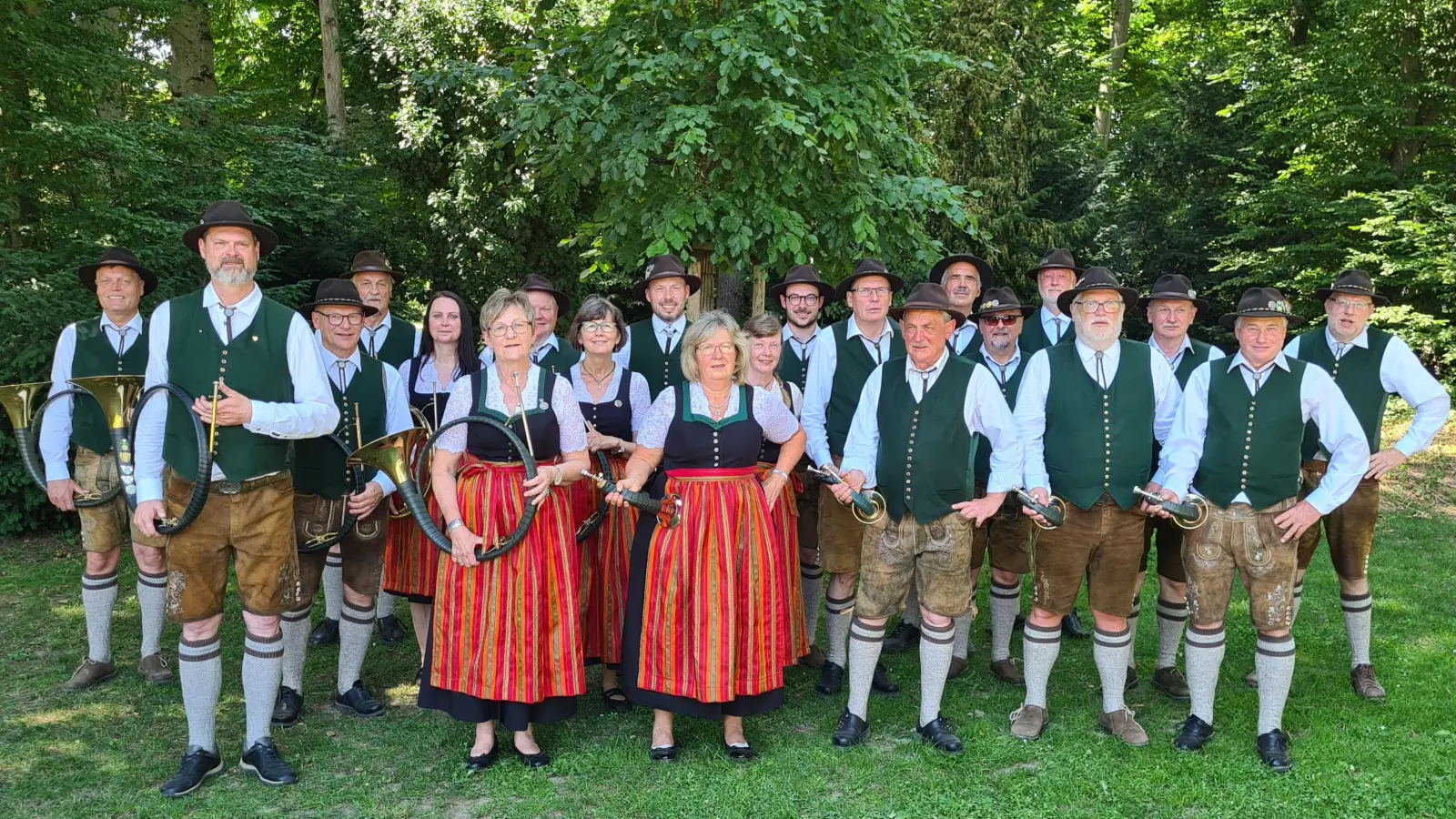 Die Bläsergruppe mit Hornmeister Wolfgang Prebeck (2. v. l.) beim Auftritt in Regensburg. (Bild: Wolfgang Prebeck)
