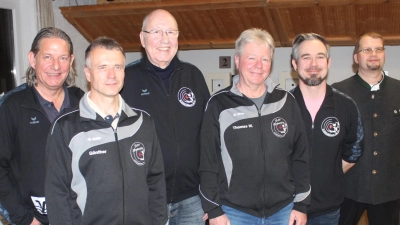 Von links: Oberschützenmeister Markus Böhm, Günther Sperber, Claus Kammholz, Thomas Weigl, Sportleiter Kevin Franke und 1. Schützenmeister Christian Hiltl. (Bild: Werner Koller)