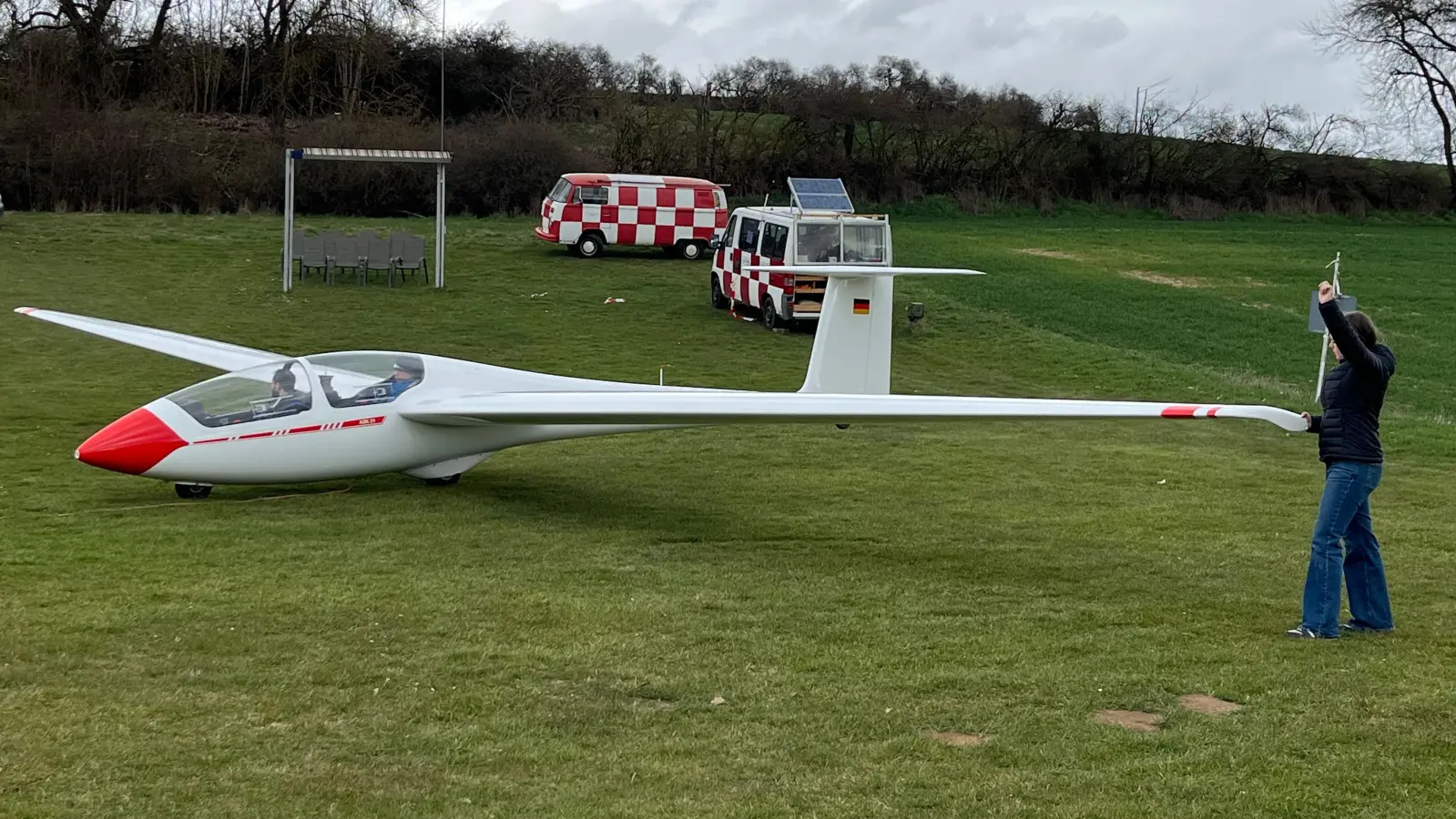 Start in die Flugsaison 2026: Die Amberger PilotInnen freuen sich, dass sie wieder in die Luft gehen können.<br> (Bild: Katrin Rogenhofer)