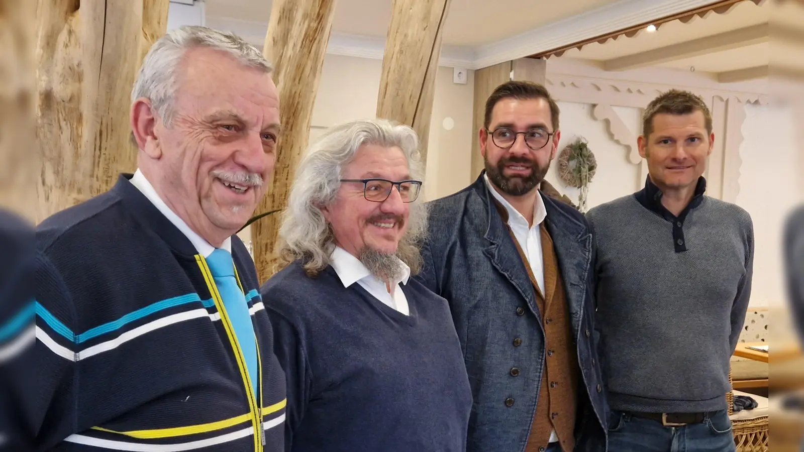 von links: Obermeister Werner Ott, Kassier (bisher) Josef Böhm, Kassier (neu) Stefan Bäuml, Stellvertretender Obermeister Daniel Utz (Bild: Peter Wittmann)