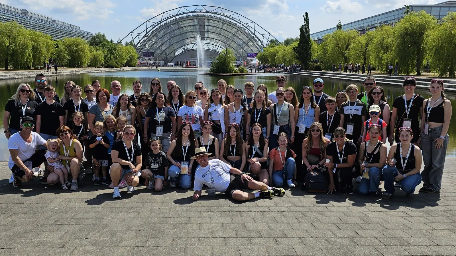 Die Aktiven der Turngemeinschaft Tirschenreuth vor der Leipziger Neuen Messe beim Internationalen Deutschen Turnfest. (Bild: Maximilian Steinkohl)