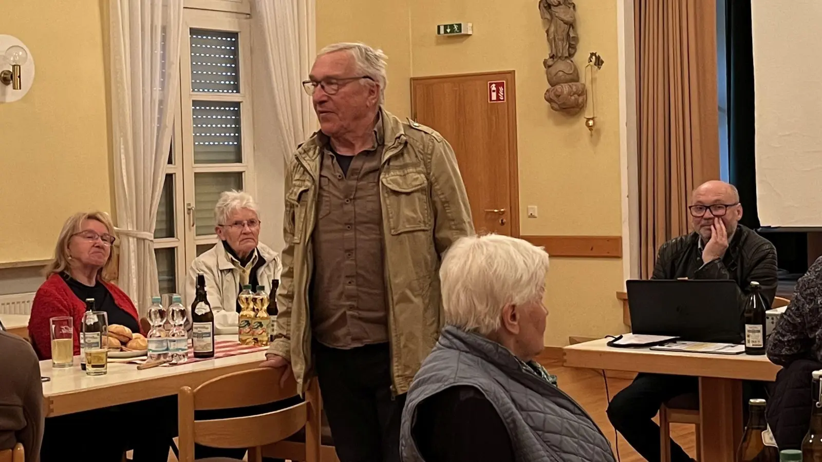 Auf dem Bild: Josef Zant (stehend) und im Hintergrund Josef Hecht. (Bild: Maria Gleißner)