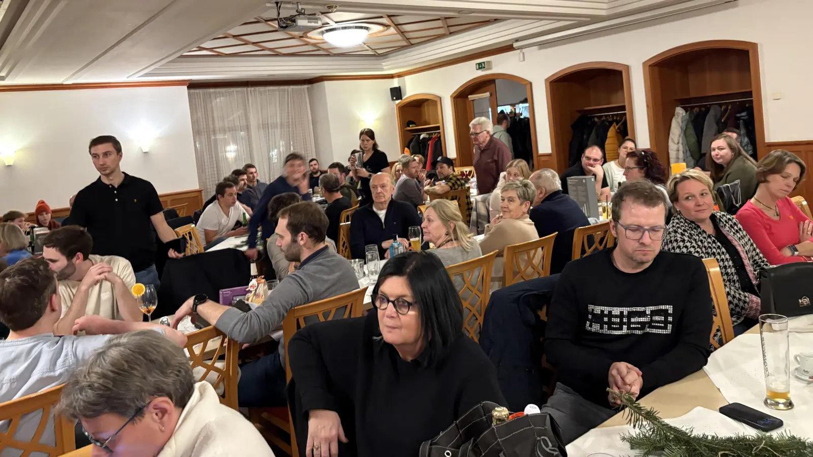 Wie in den vergangenen Jahren, auch in neuer Location, war der Saal bis auf den letzten Platz gefüllt.  (Bild: Tobias Becht)