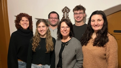 Die neu gewählte Vorstandschaft der Blaskapelle Auerbachtal (von links nach rechts): Musikalische Leiterin Katrin Obendorfer, Emma Obendorfer, Andreas Schieder, Vorsitzende Michaela Lehner, Wolfgang Kick und Anna Rieger. (Bild: Franz Grabinger)