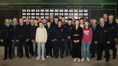 Alle Geehrten und Jubilare der FFW Ammerthal (Bild: Christoph Scheibel)