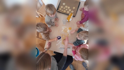 Die Kinder waren sehr motiviert die Plätzchen zu backen und zu vernaschen. (Bild: Beate Zucht)