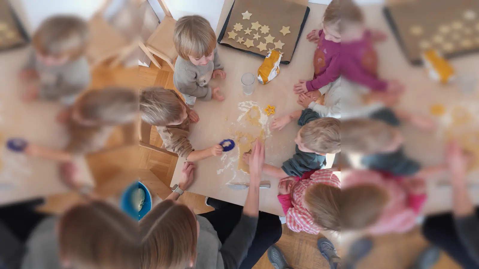 Die Kinder waren sehr motiviert die Plätzchen zu backen und zu vernaschen. (Bild: Beate Zucht)
