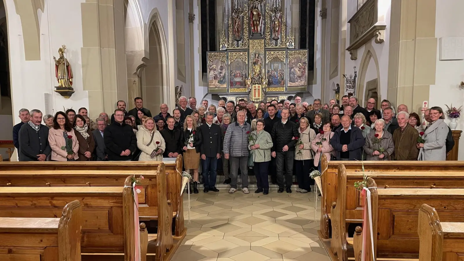 Gruppenfoto der Ehejubilare der Pfarreiengemeinschaft Burkhardrieth-Miesbrunn-Pleystein (Bild: Adam Karolczak)