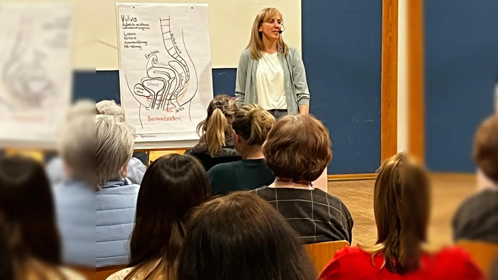 Referentin Birgit Wilnauer Informierte viele Frauen im Weiherner Dorfheim über die Frauengesundheit. (Bild: Hans-Jürgen Schlosser)