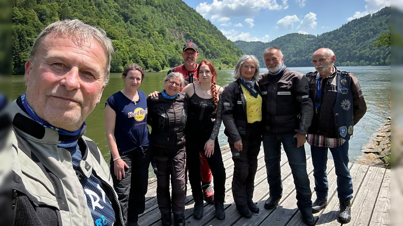 Der Polizeimotorradclub Blue Knights Germany VII an der Donauschlinge in Schlögen/Österreich. (Bild: Georg Arnold)