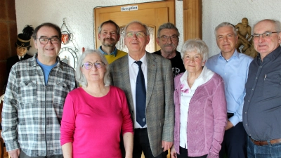 Die neue Führungsriege der KAB Sulzbach (von links) mit Pfarrer und Präses Herbert Mader, Schriftführerin und Delegierte Ingrid Reinhardt, Kassenrevisor Marcel Papp, Teamsprecher Joachim Weiß, scheidender Kassier Norbert Eisner, Delegierte Renate Weiß, neuer Kassier Reiner Weiß und Kassenrevisor Siegfried Meier. (Bild: Anton Fenk)