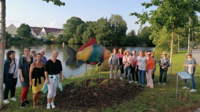 Die „Dienstagsfrauen” beim Regenbogenfisch (Bild: Isolde Schneider)