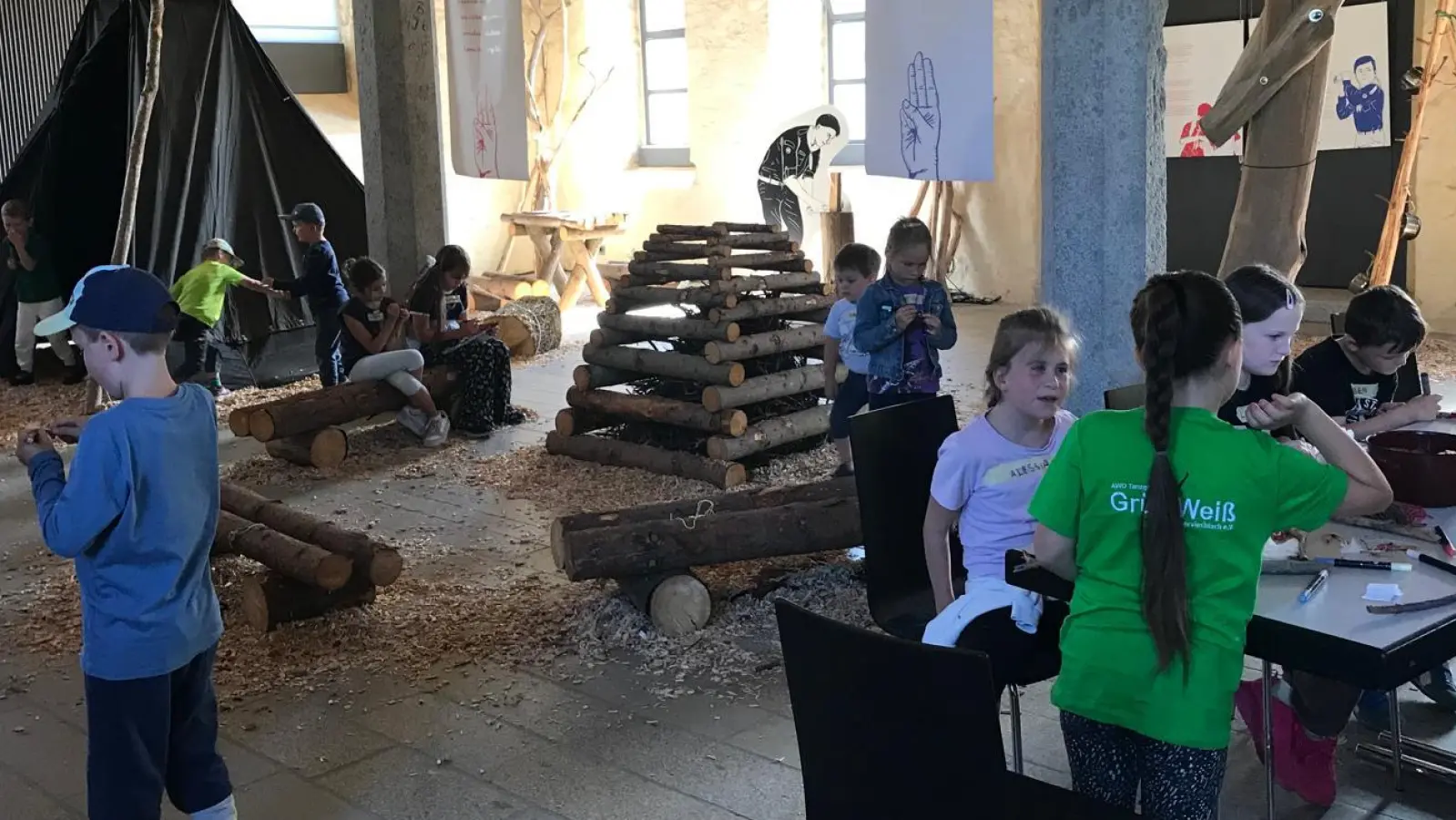 Die Kinder waren von der Pfadfinderausstellung begeistert (Bild: Kamila Juzlova)