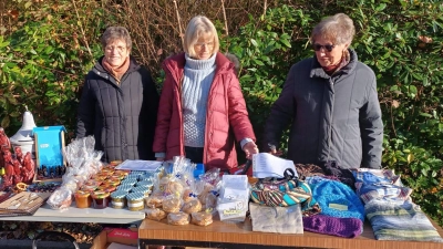 Verkauf bei der St. Peter Kirche (Bild: Monika Seidel )