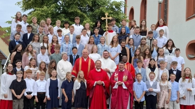 Für 69 Jugendliche war der Firmtag in der Pfarreiengemeinschaft Eslarn-Moosbach ein besonderer Tag des Glaubens.  (Bild: Karl Ziegler)