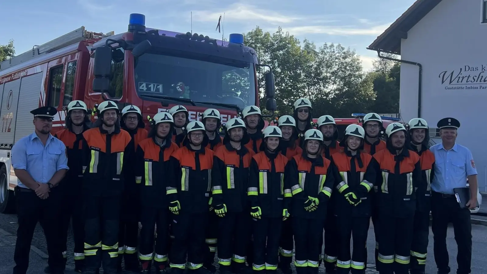 Leistungsprüfung der beiden „Gruppen im Löscheinsatz“ der Feuerwehr Flossenbürg mit den Stufen Bronze, Silber, Gold, Gold-Blau und Gold-Rot. (Bild: Elia Stahl)