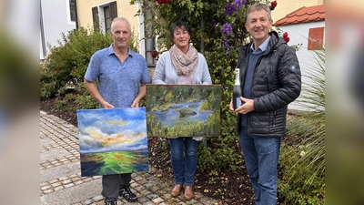 Die Künstler Konrad Pirner (links) und Sabine Ott mit Bürgermeister Albert Geitner (rechts) (Bild: Regina Kießling)