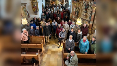 Die Teilnehmer der Martinifahrt in der Filialkirche St. Martin in Gösselsdorf. (Bild: Manuel Häffner)