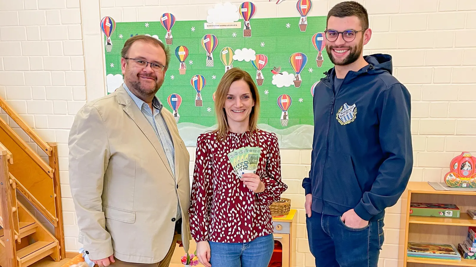 Freude im Kinderhaus Pusteblume: Die Spende der Burschenschaft Kastl fließt in die Ausstattung der neuen Krippe und kommt somit den kleinsten Bürgern der Gemeinde zugute.  (Bild: Hans Walter )