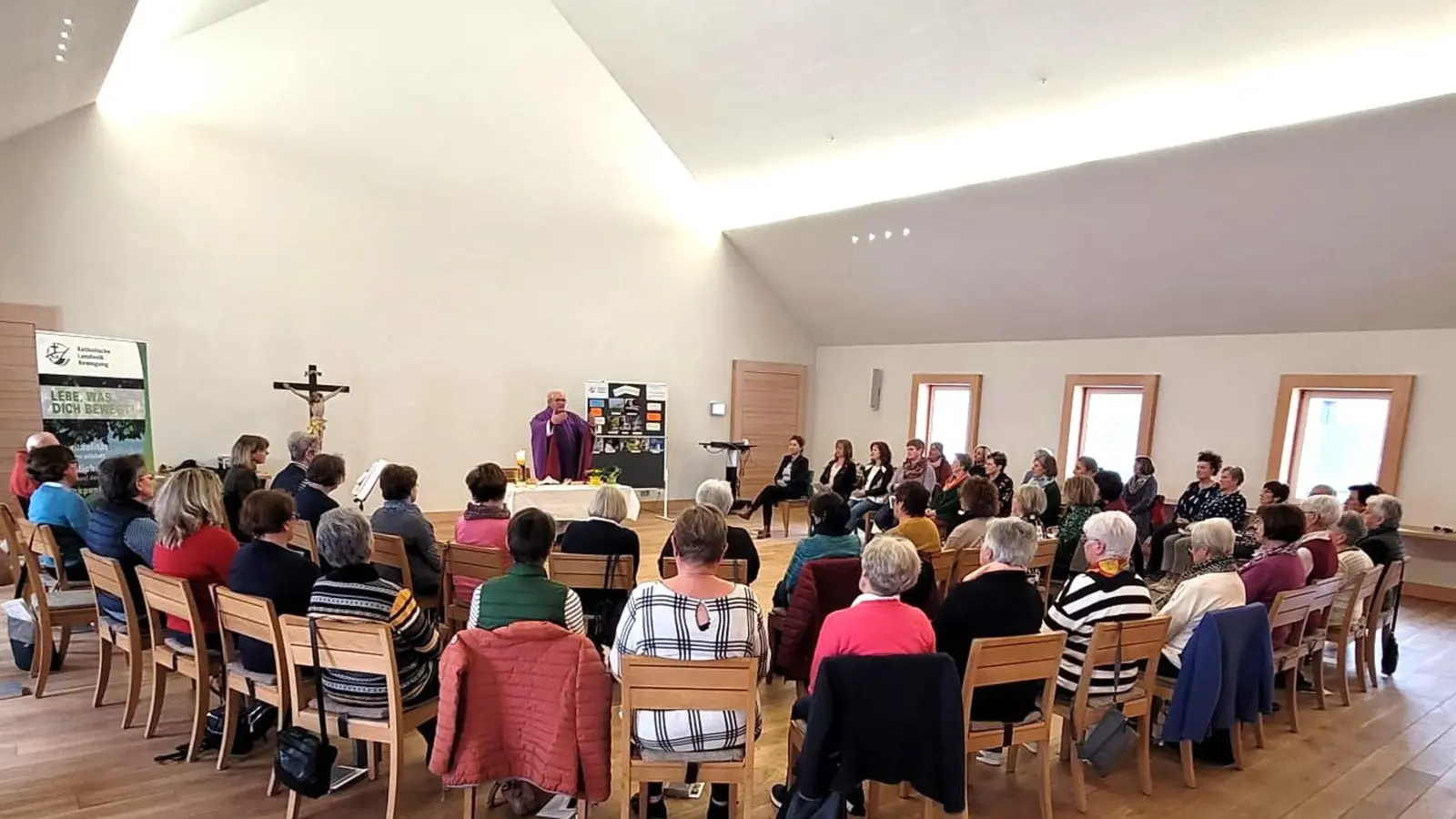 Orientierungstag Frauen: Gottesdienst mit KLB - Kreisseelsorger Pfarrer Gerhard Pausch (Bild: Silvia Stahl)